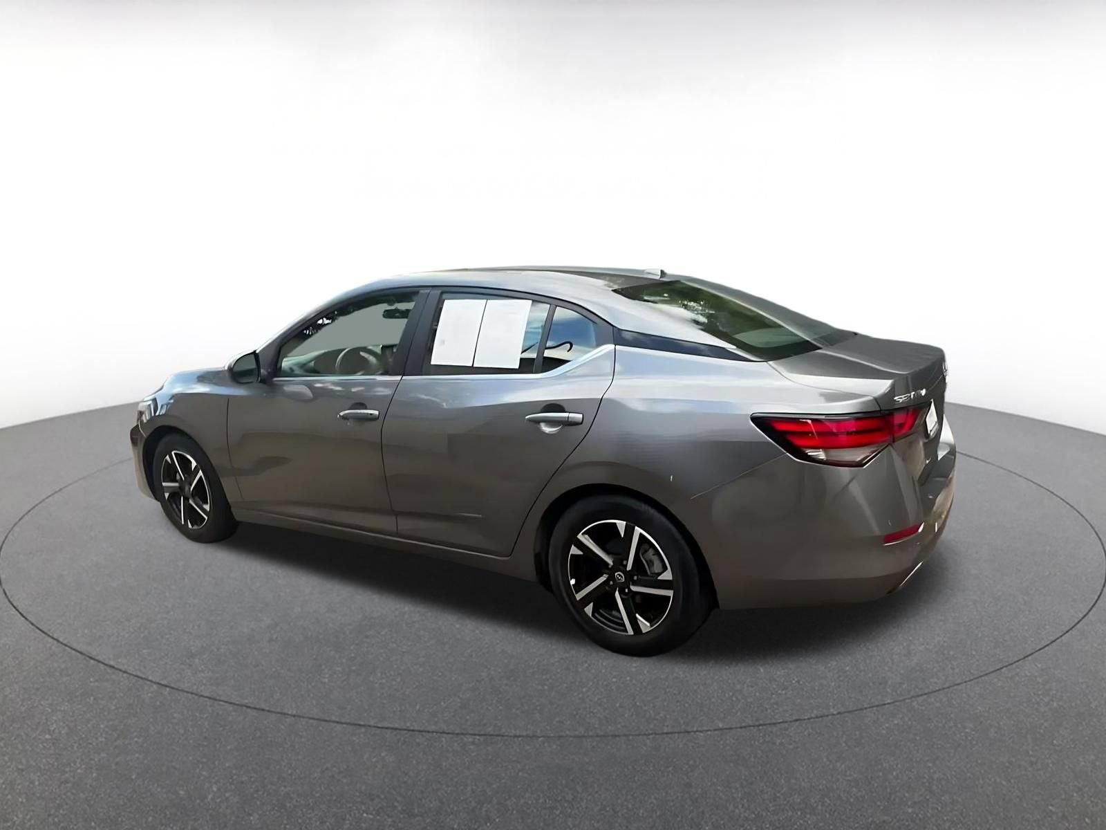 Used 2025 Nissan Sentra SV FWD image 9