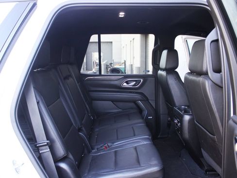 Used 2022 Chevrolet Tahoe Z71 w/ Z71 Off-Road Package AWD/4WD image 18