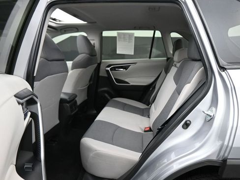 Used 2021 Toyota RAV4 XLE w/ Convenience Package FWD image 15