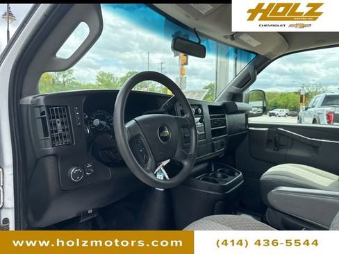 Used 2017 Chevrolet Express 2500 RWD image 14