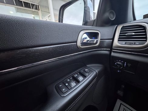 Used 2015 Jeep Grand Cherokee Limited image 25
