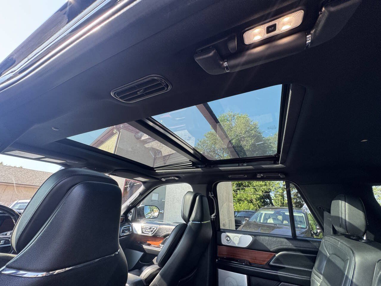 Used 2018 Lincoln Navigator Reserve w/ Technology Package AWD/4WD image 21