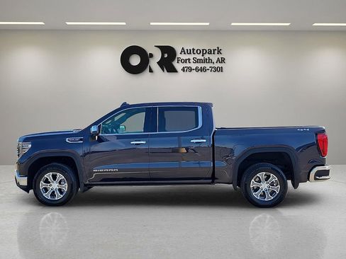 Used 2024 GMC Sierra 1500 SLT image 3