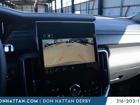 Used 2025 GMC Acadia Elevation image 9