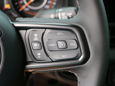 Used 2025 Jeep Gladiator Sport AWD/4WD image 18