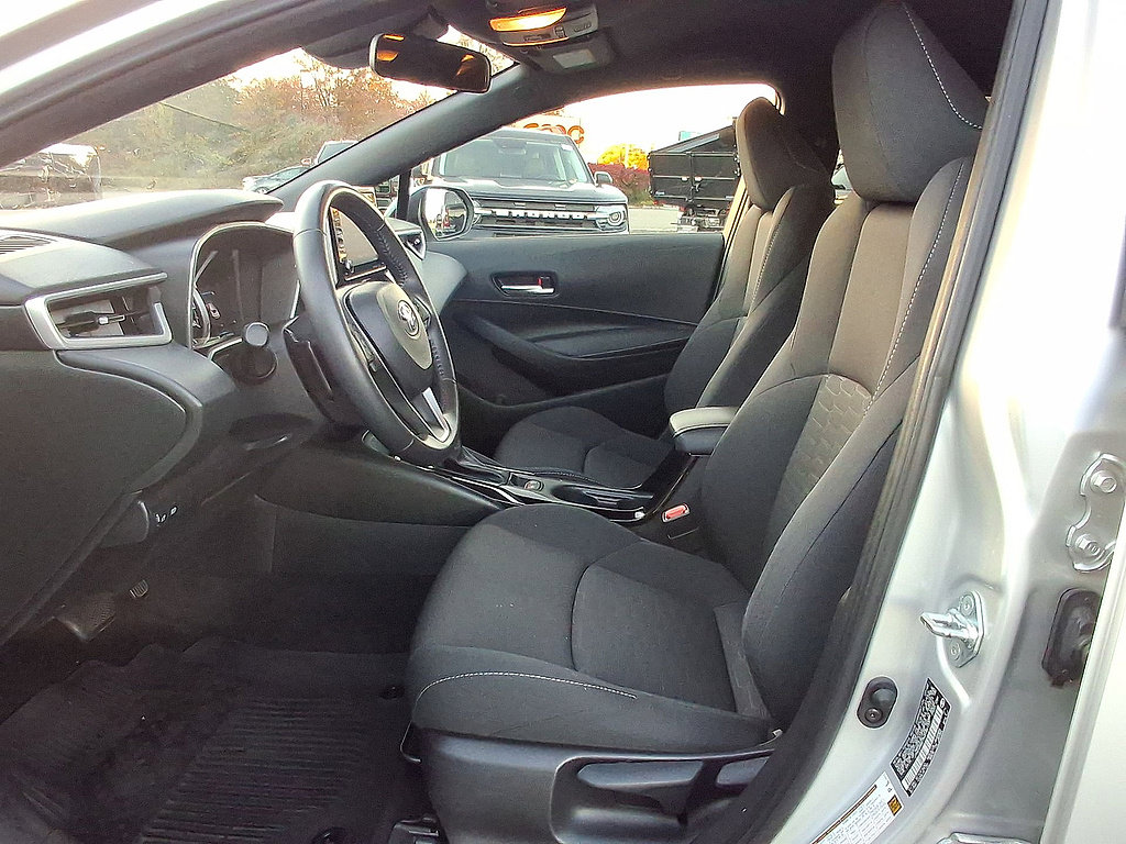 Used 2022 Toyota Corolla SE w/ SE Preferred Package FWD image 17
