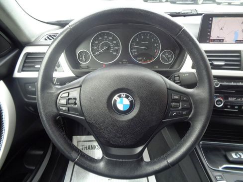 Used 2018 BMW 320i xDrive Sedan w/ Convenience Package AWD/4WD image 36