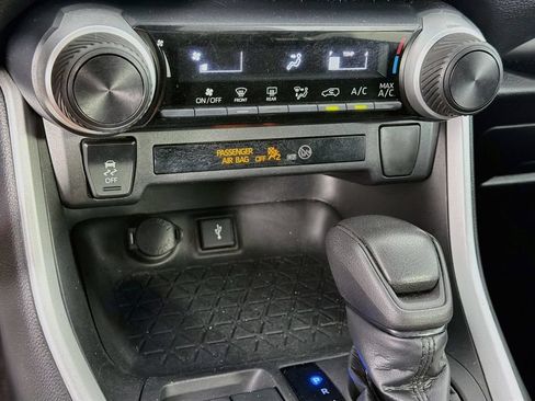 Used 2021 Toyota RAV4 LE FWD image 19