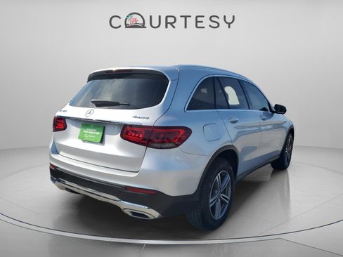 Used 2020 Mercedes-Benz GLC 300 4MATIC image 3
