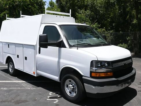 New 2025 Chevrolet Express 3500 w/ Power Convenience Package RWD image 7