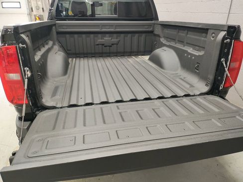 Used 2022 Chevrolet Colorado Z71 AWD/4WD image 19