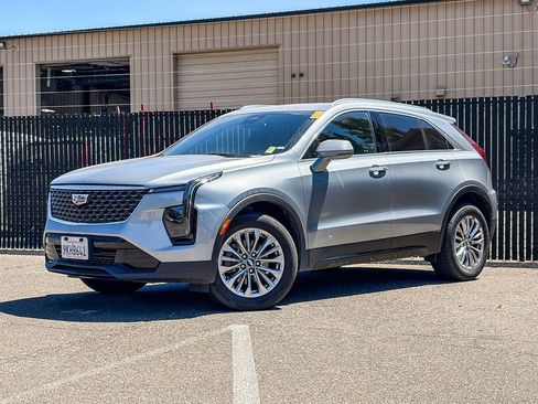 Used 2024 Cadillac XT4 Premium Luxury FWD image 1