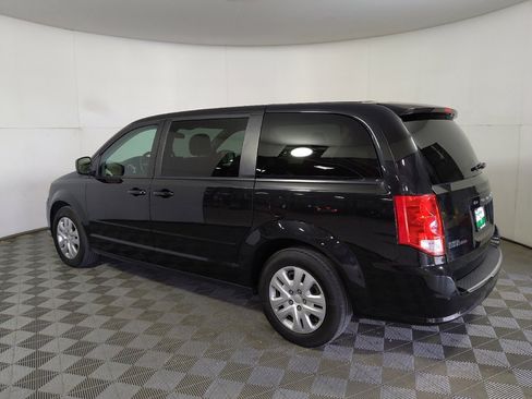 Used 2017 Dodge Grand Caravan SE FWD image 3