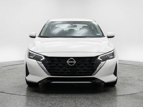 Used 2025 Nissan Sentra SV FWD image 2