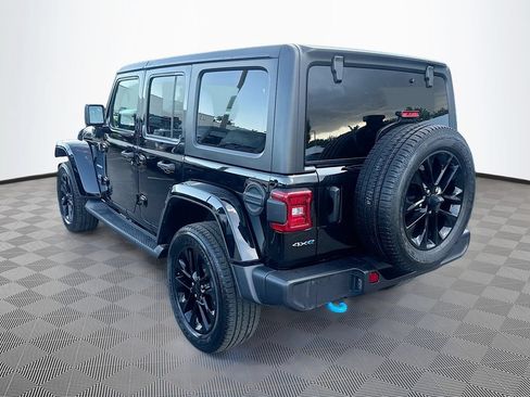 Used 2023 Jeep Wrangler Unlimited Sahara w/ Cold Weather Group AWD/4WD image 8