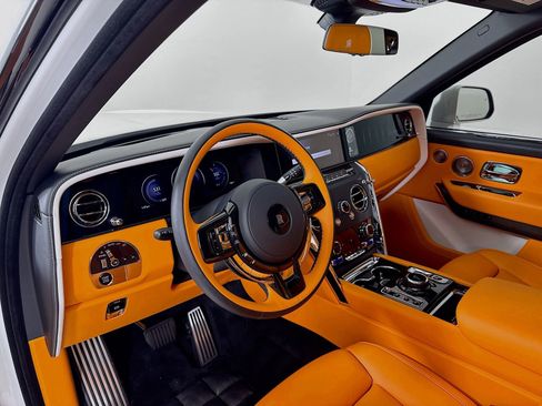 Certified 2025 Rolls-Royce Cullinan AWD/4WD image 11