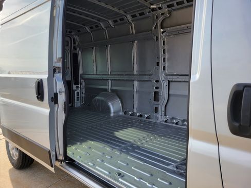 Used 2023 RAM ProMaster 3500 w/ Premium Convenience Group (B) image 16