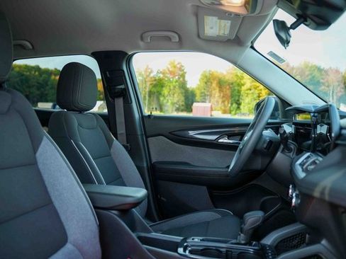 Used 2025 Chevrolet TrailBlazer LS w/ LS Convenience Package image 16