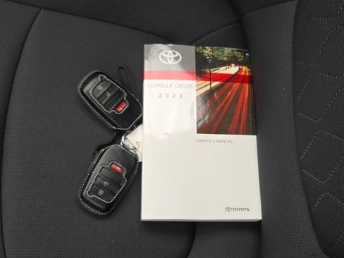 Used 2023 Toyota Corolla Cross LE w/ Moonroof Package AWD/4WD image 11