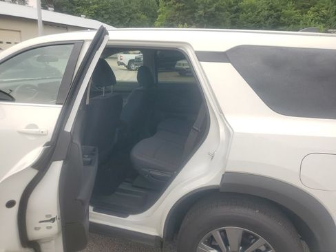 Used 2026 Nissan Pathfinder S FWD image 10