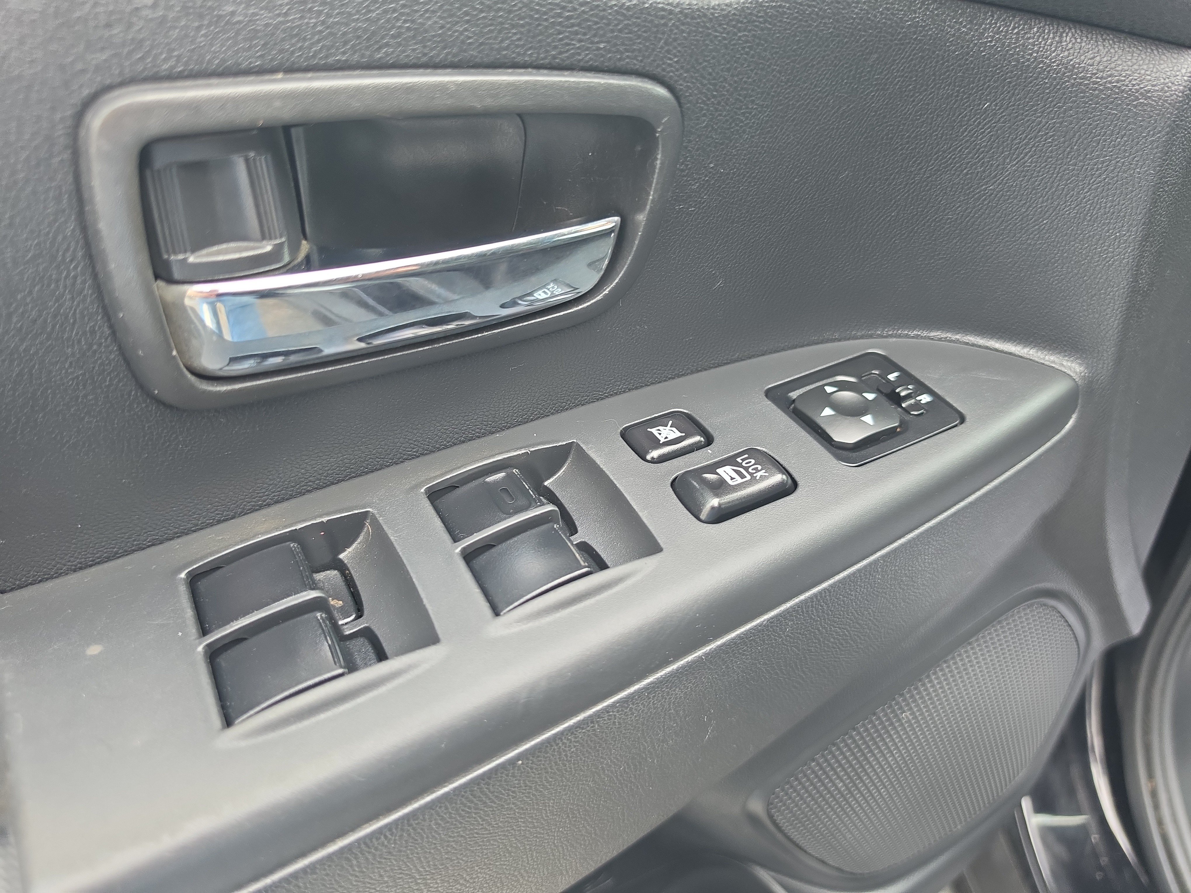Used 2023 Mitsubishi Outlander Sport ES AWD/4WD image 17