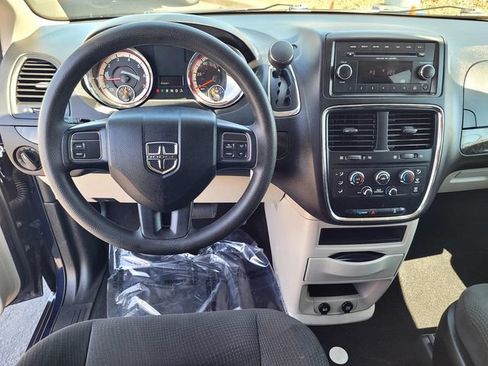 Used 2016 Dodge Grand Caravan SE w/ Quick Order Package 29E SE FWD image 9