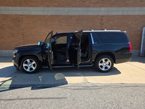 Used 2015 Chevrolet Suburban LTZ AWD/4WD image 12