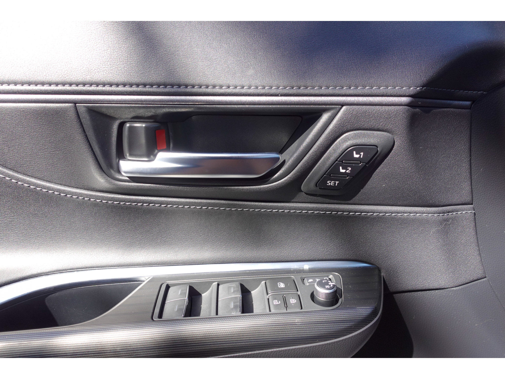 Used 2024 Toyota Venza XLE AWD/4WD image 11