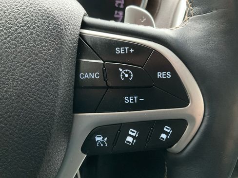 Used 2014 Jeep Grand Cherokee Overland w/ Advanced Technology Group image 19