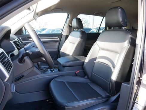 Used 2022 Volkswagen Atlas SE w/ Black Wheel Package image 13