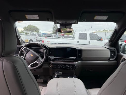 Used 2024 Chevrolet Silverado 1500 LT image 13