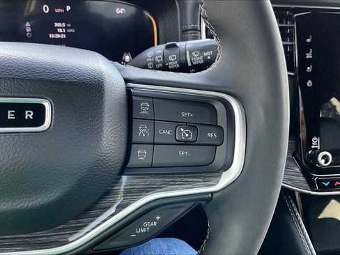 Used 2022 Jeep Wagoneer Series II image 18