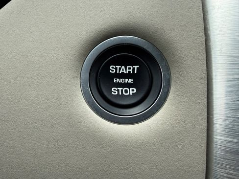 Used 2017 Land Rover Discovery HSE image 40