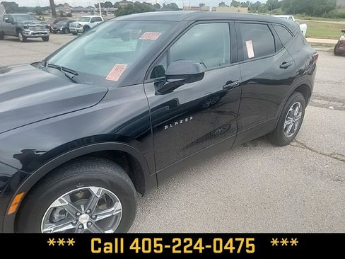 Used 2023 Chevrolet Blazer LT image 3