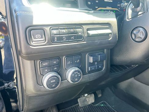 Used 2023 GMC Yukon Denali Ultimate AWD/4WD image 10