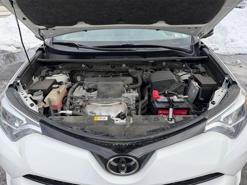 Used 2018 Toyota RAV4 SE w/ Advanced Technology Package image 31