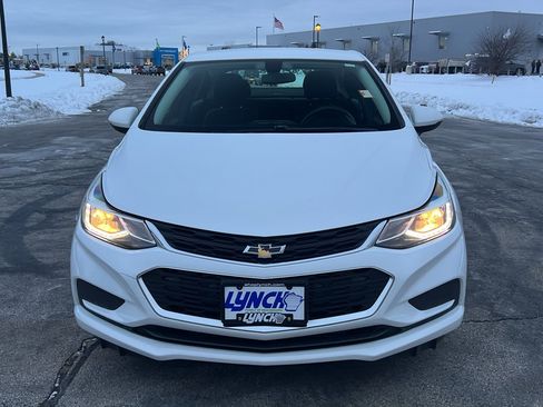 Used 2018 Chevrolet Cruze LT w/ Convenience Package image 8