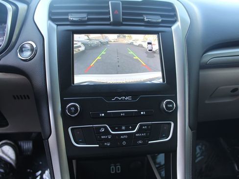 Used 2020 Ford Fusion SE FWD image 25