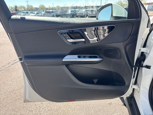 Used 2023 Mercedes-Benz GLC 300 4MATIC image 28