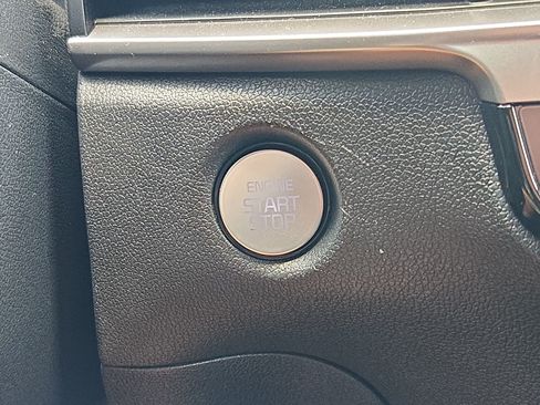 Used 2025 Kia Sorento S FWD image 19