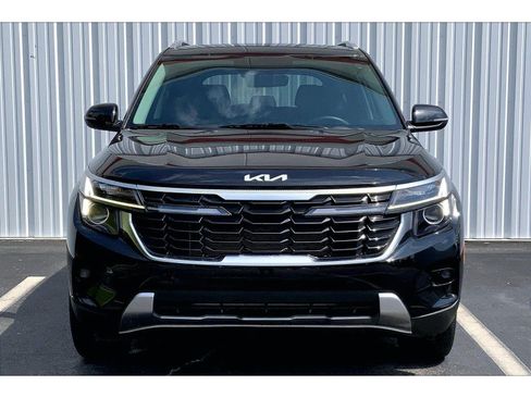 Used 2024 Kia Seltos EX AWD/4WD image 3