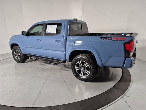 Used 2019 Toyota Tacoma TRD Sport image 3