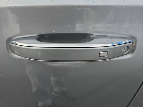 Used 2025 Chevrolet Tahoe Premier image 11