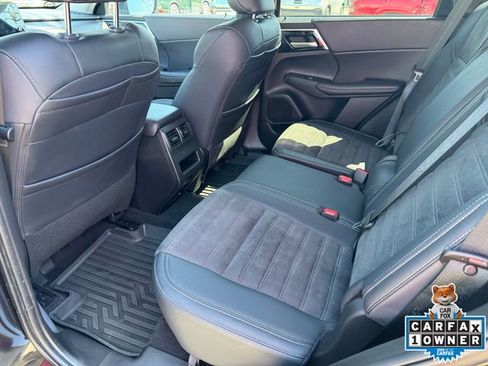 Used 2024 Mitsubishi Outlander SE image 5