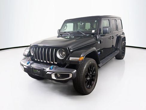 Used 2023 Jeep Wrangler Unlimited Sahara w/ Cold Weather Group AWD/4WD image 3