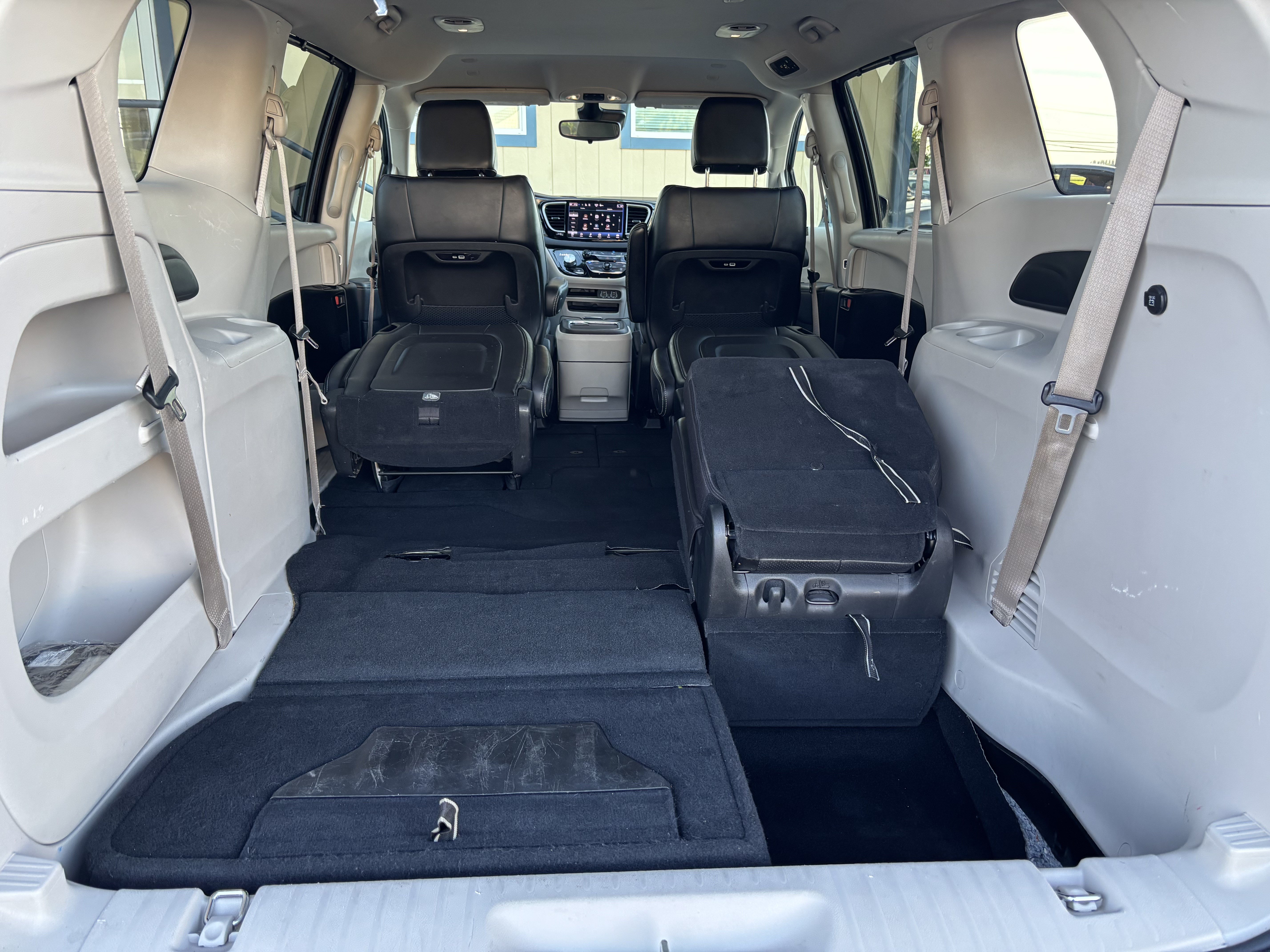 Used 2024 Chrysler Pacifica Touring-L FWD image 28