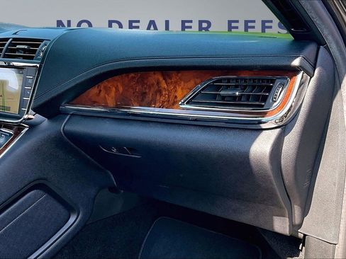 Used 2018 Lincoln Continental Reserve w/ Continental Climate Package image 26