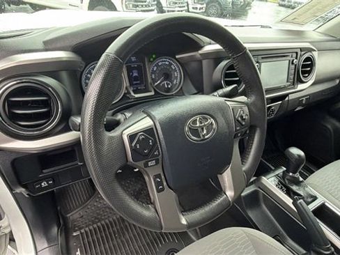 Used 2017 Toyota Tacoma SR5 image 31