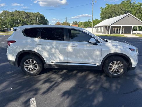 Used 2019 Hyundai Santa Fe SE w/ Cargo Package FWD image 4