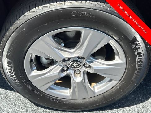 Used 2025 Toyota RAV4 XLE w/ Convenience Package FWD image 26